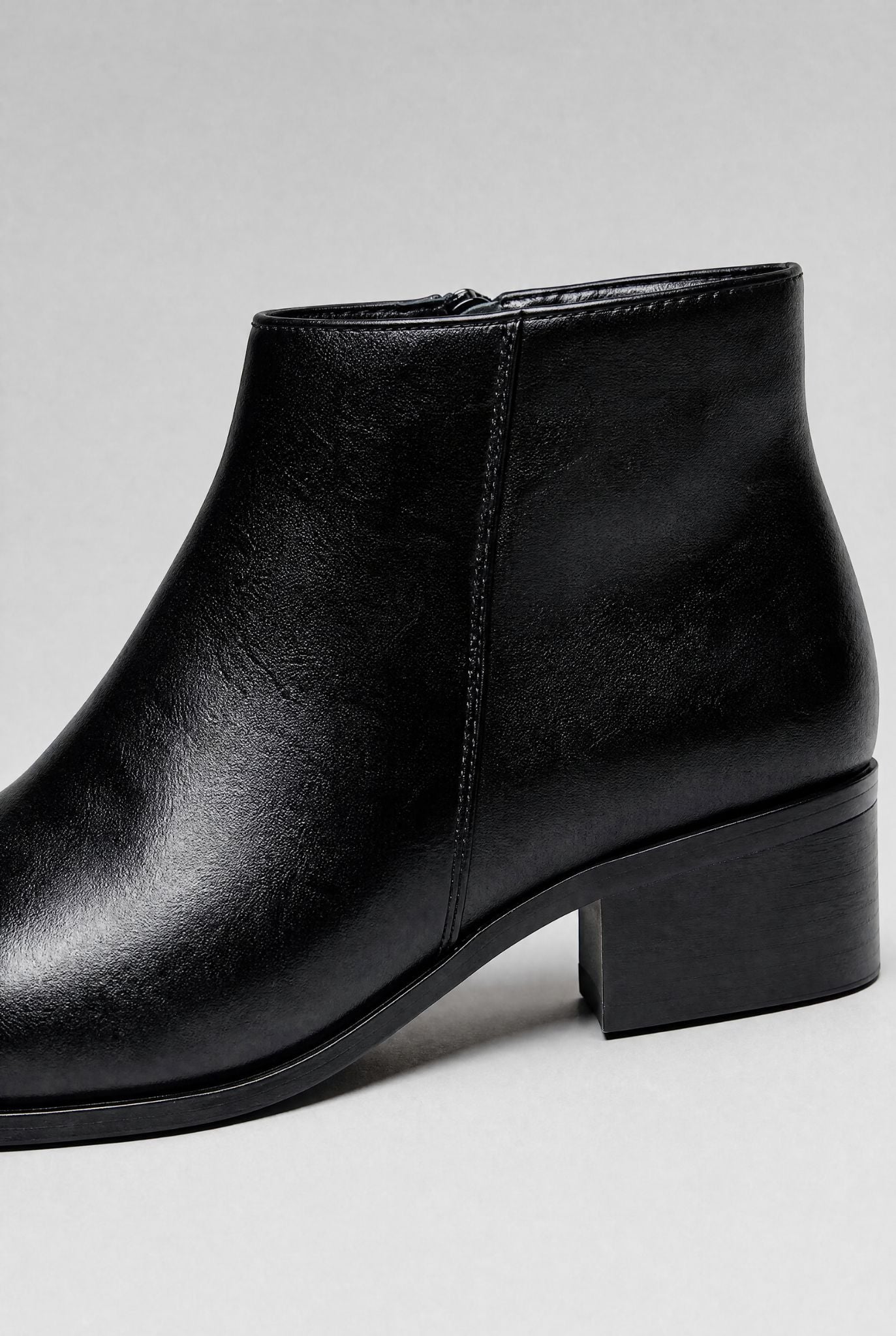 Bota Masculina de Couro Cano Curto Milão