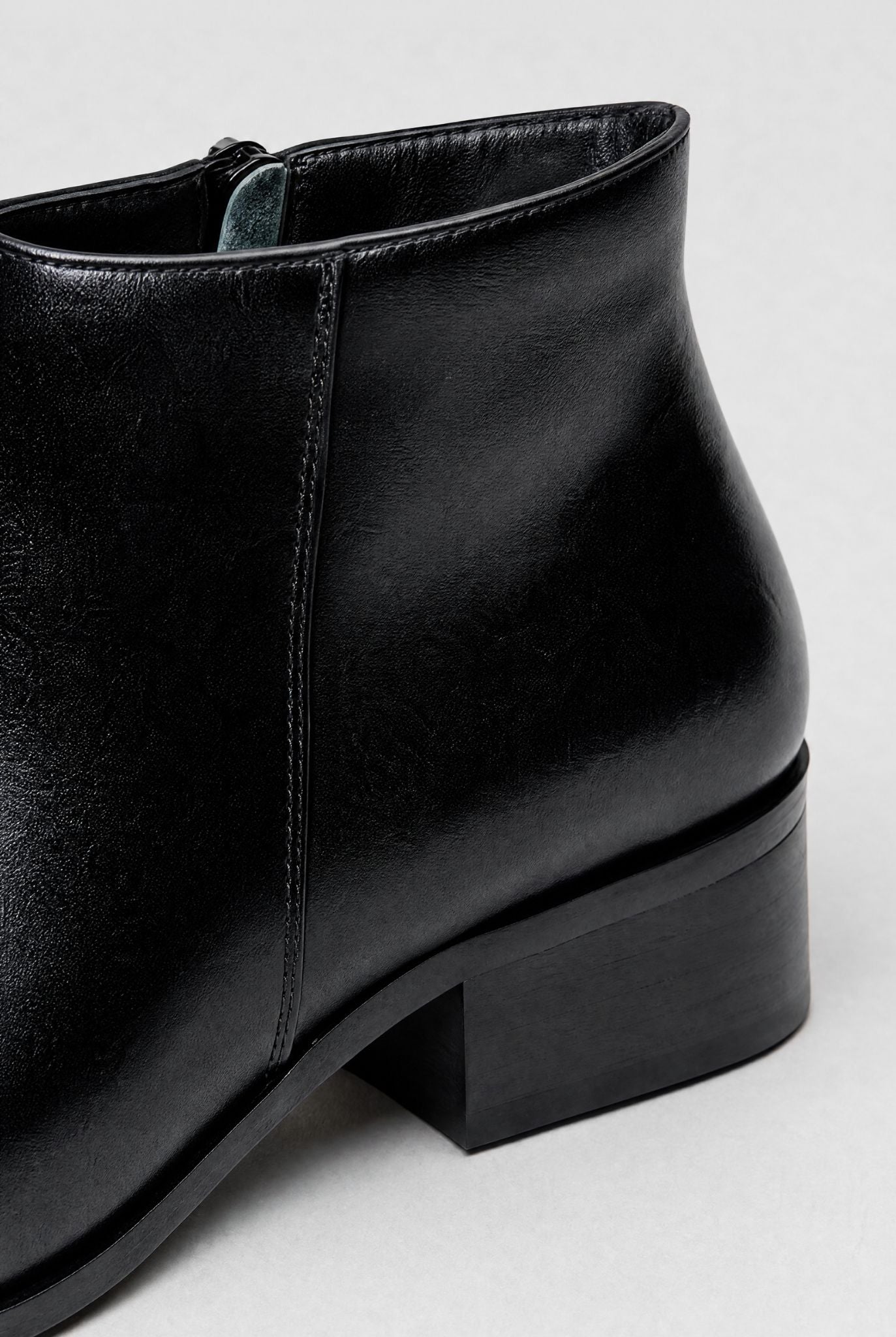 Bota Masculina de Couro Cano Curto Milão