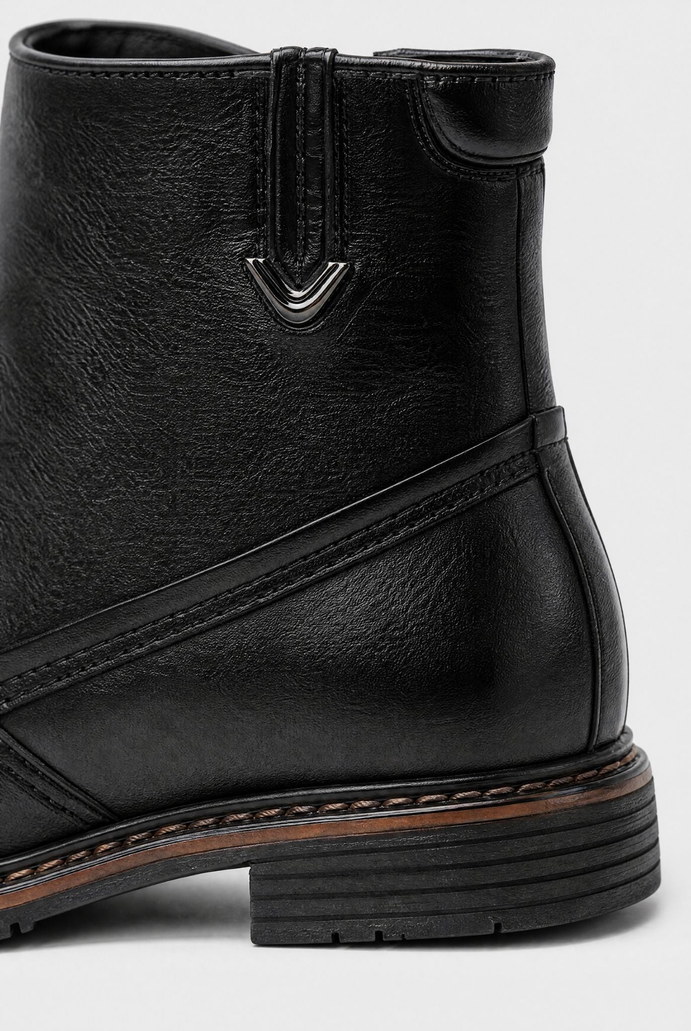 Bota Masculina em Couro com Interior Forrado