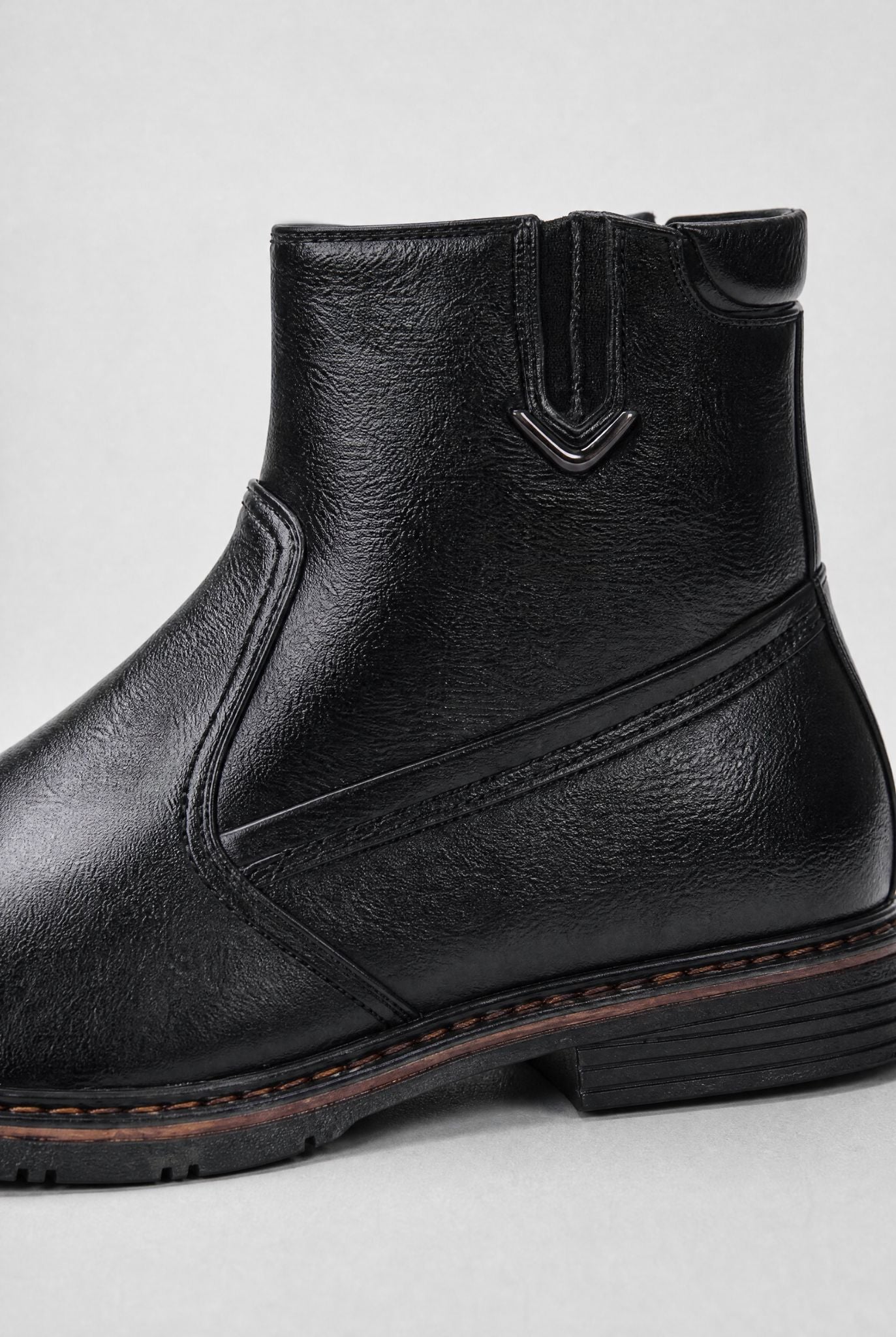 Bota Masculina em Couro com Interior Forrado