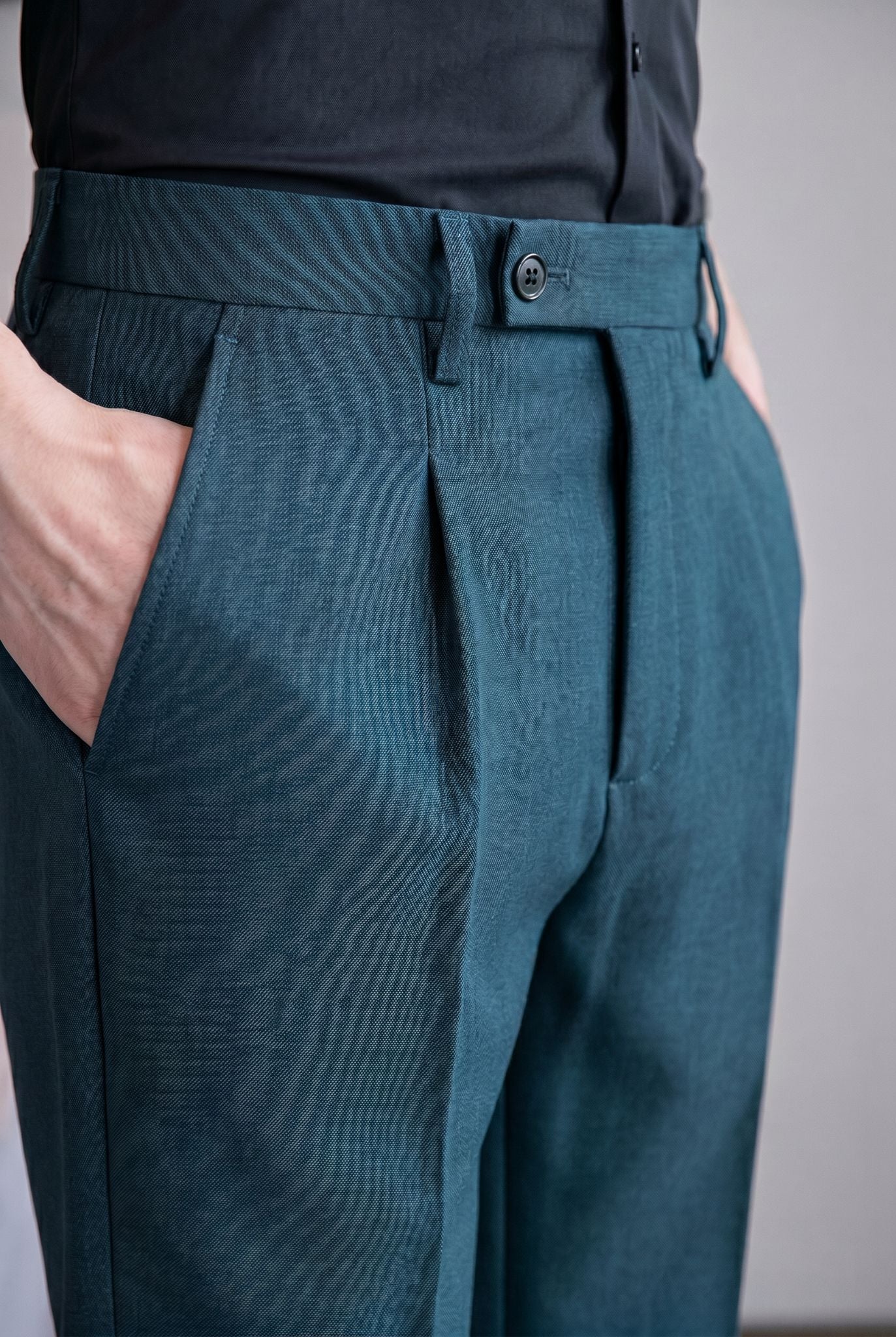 Calça Alfaiataria Masculina em Poliviscose Acetinada Verde Musgo