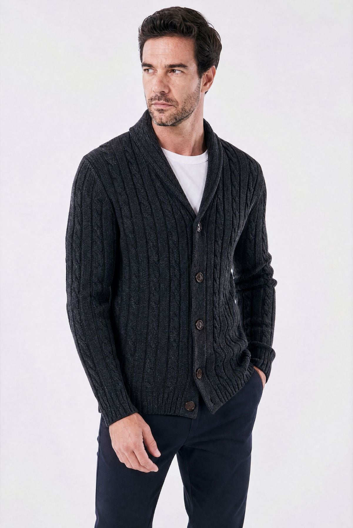Cardigan Masculino Encorpado com Gola Shawl e Ponto Trançado