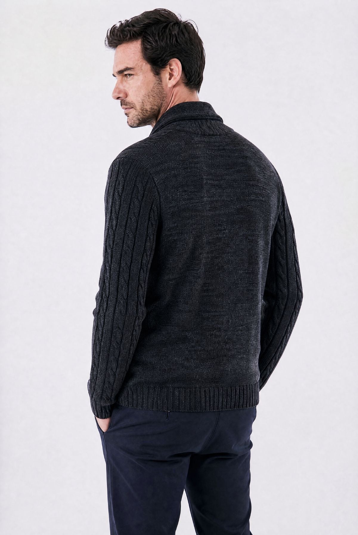Cardigan Masculino Encorpado com Gola Shawl e Ponto Trançado