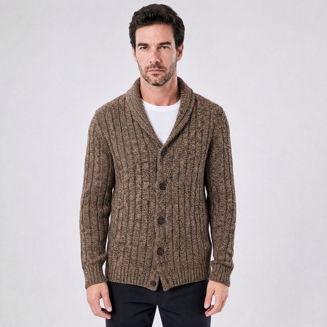Cardigan Masculino Encorpado com Gola Shawl e Ponto Trançado caqui