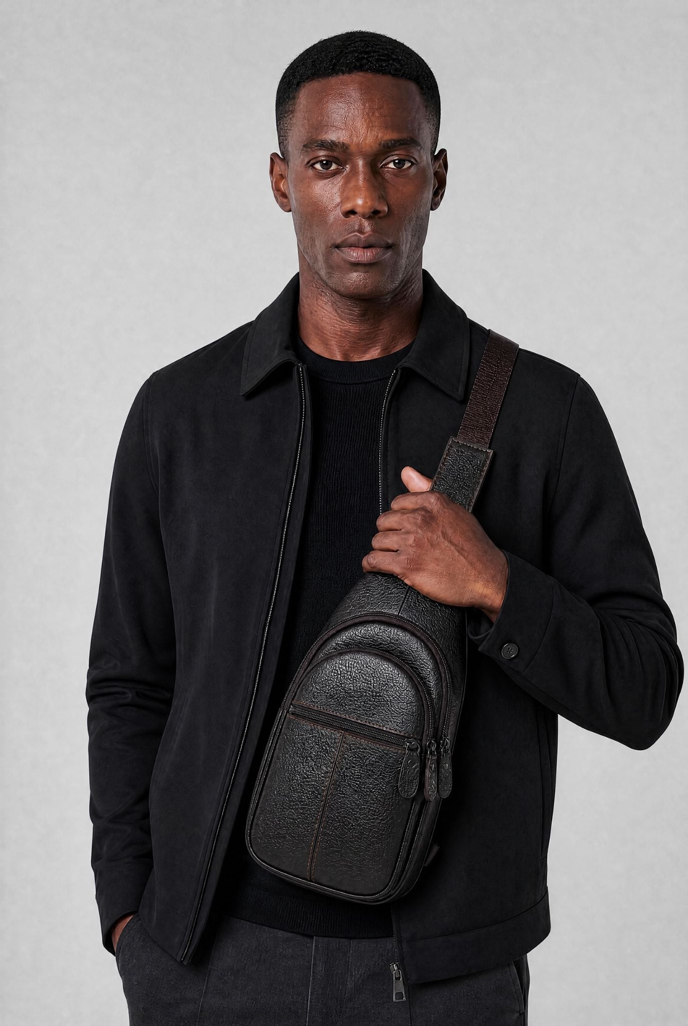 Shoulder Bag Masculina em Couro Jakarta