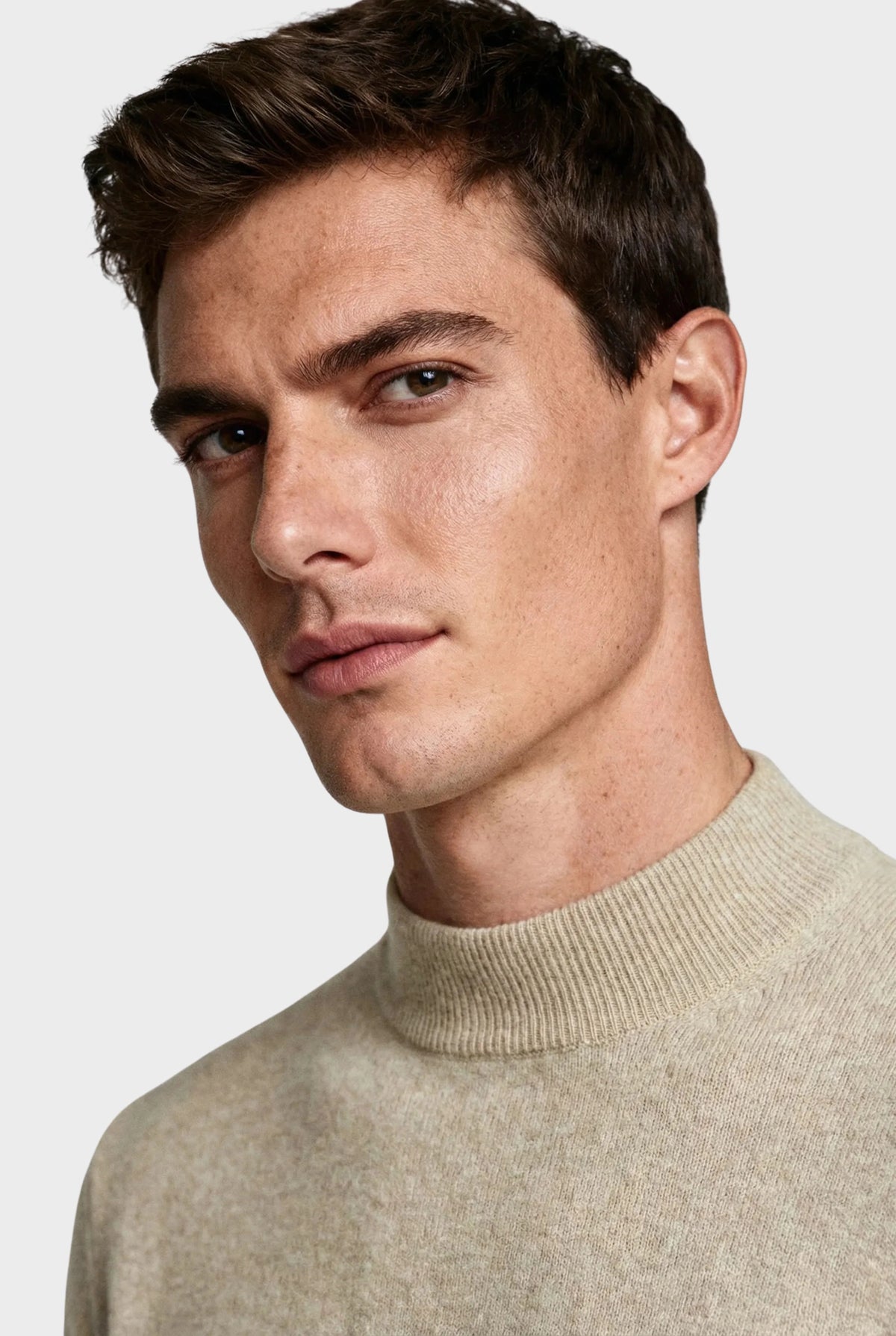 Sueter Masculino Atemporal de Gola Alta com Caimento Refinado closer