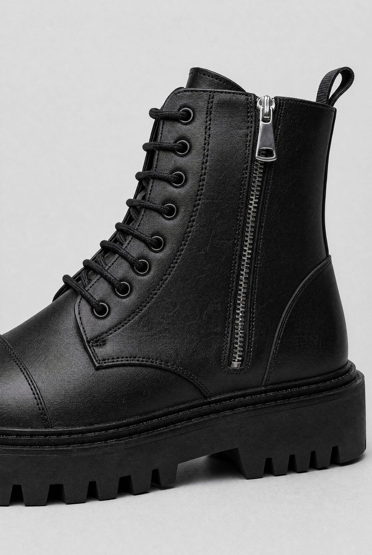 Bota Masculina Tratorada British em Couro com Solado Robusto