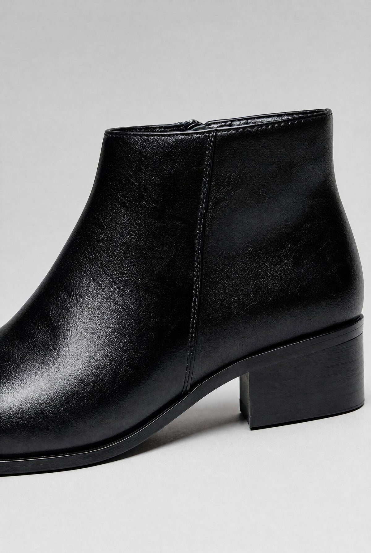 Bota Masculina de Couro Cano Curto Milão