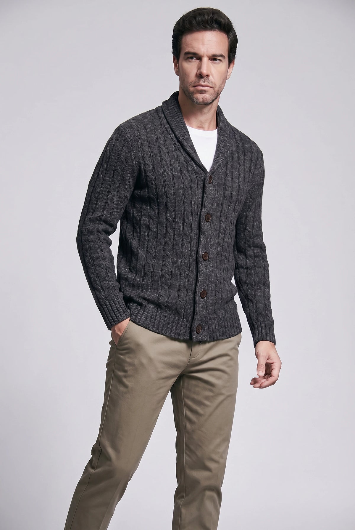 Cardigan Masculino Encorpado com Gola Shawl e Ponto Trançado