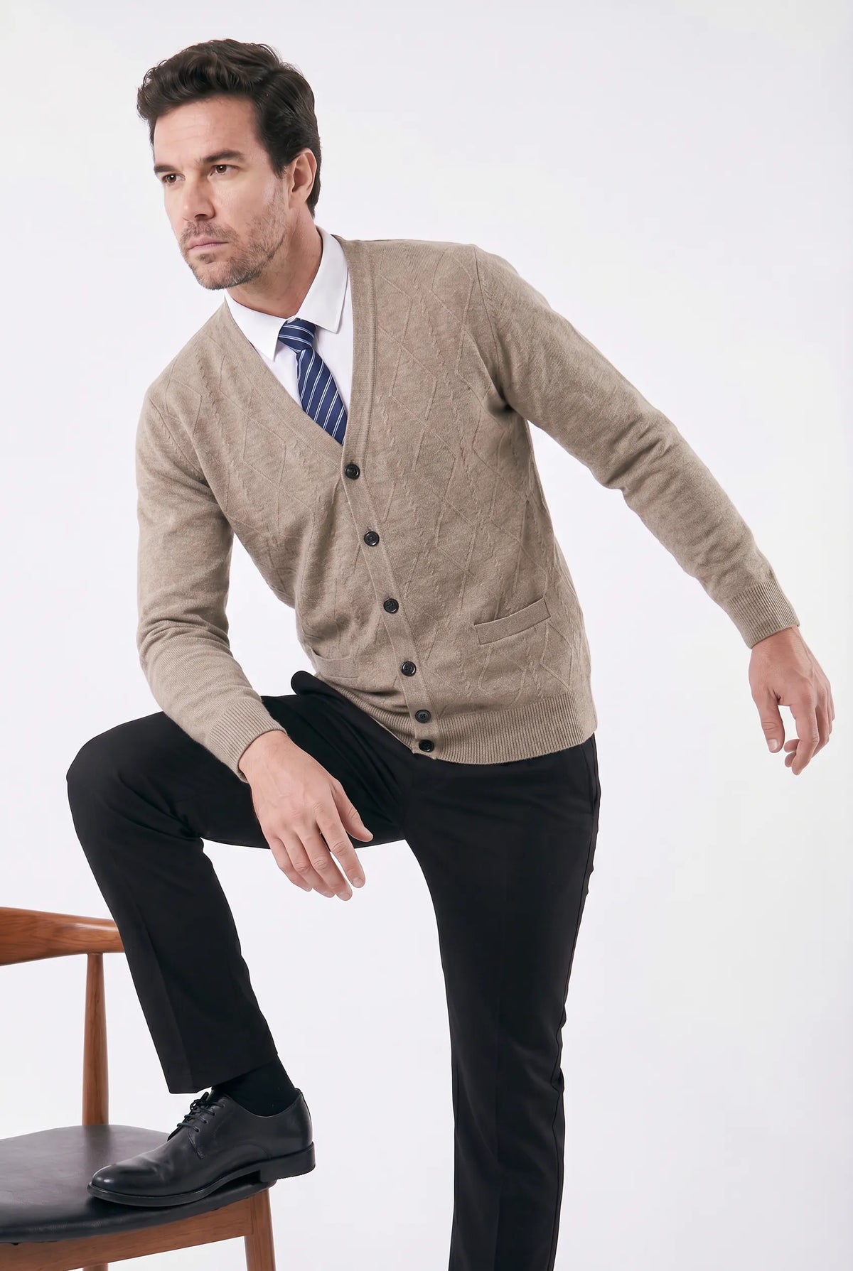 Cardigan Masculino Executivo Argyle com Gola V