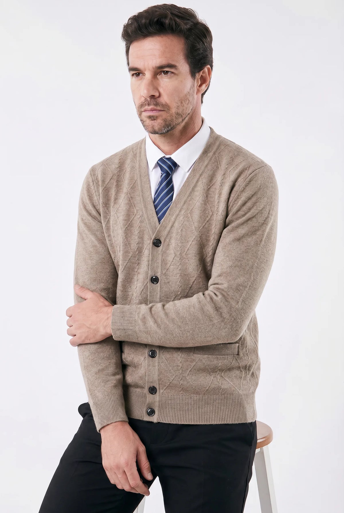 Cardigan Masculino Executivo Argyle com Gola V