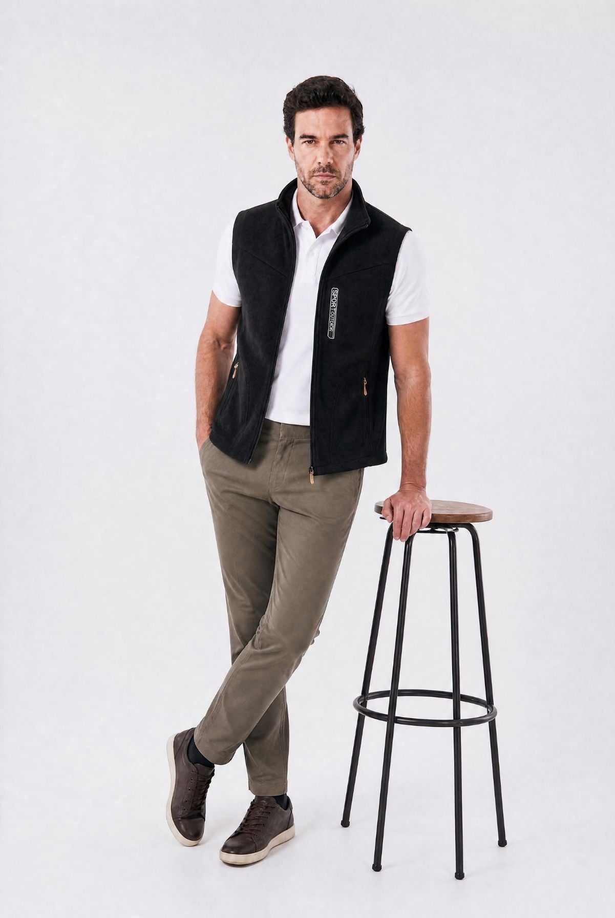 Colete Masculino de Tricô com Gola Reforçada