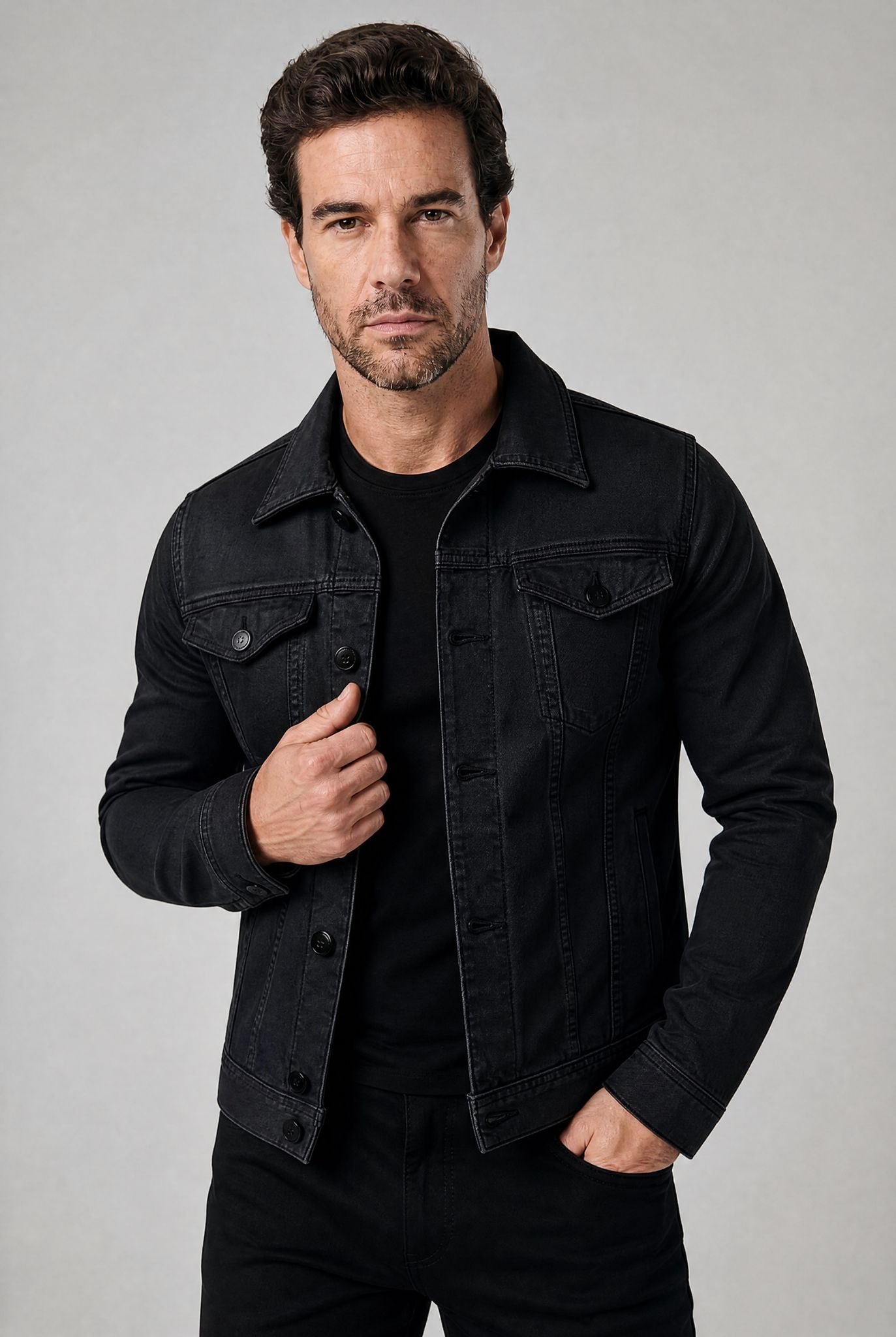 Jaqueta Jeans Masculina Slim com Bolsos no Peito