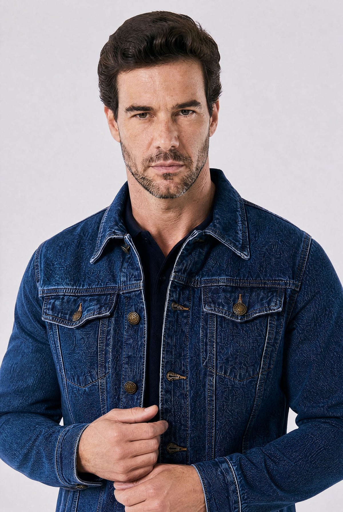 Jaqueta Jeans Masculina Trucker Clássica com Bolsos no Peito