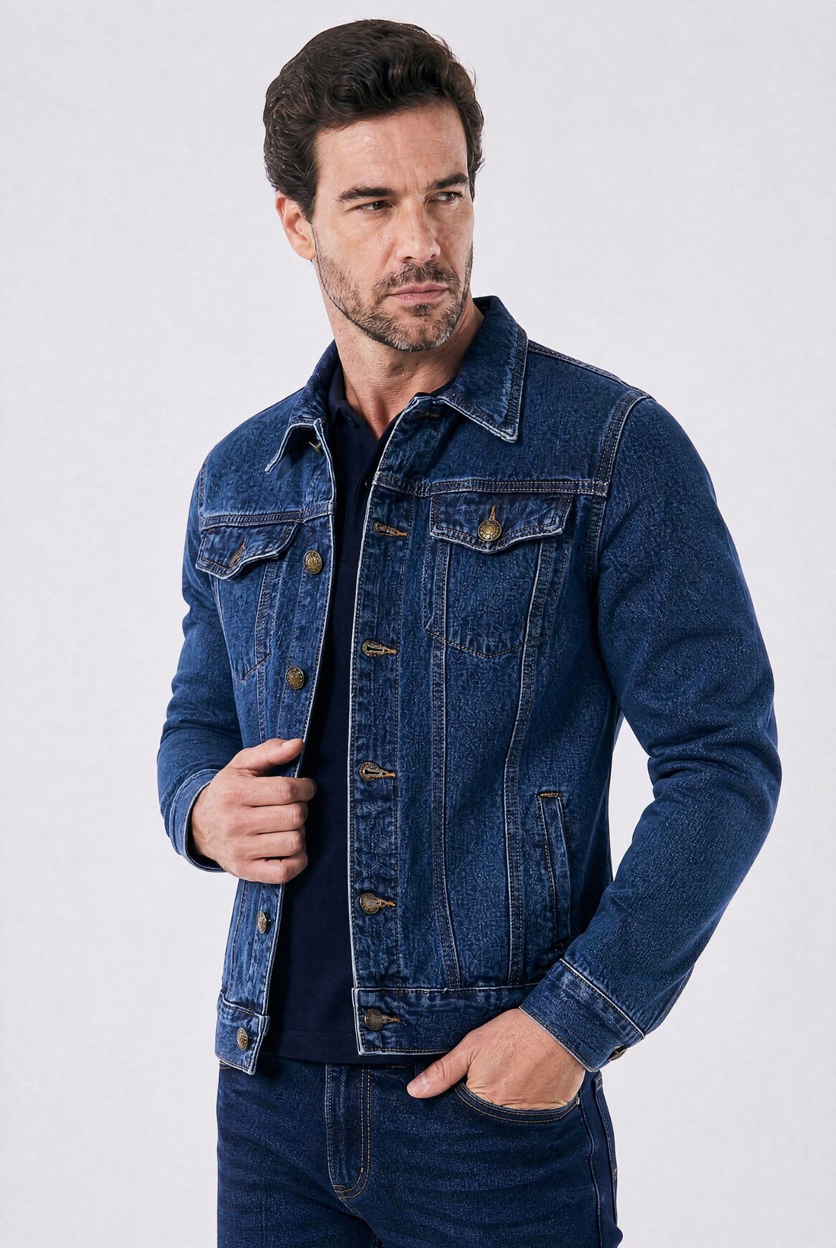 Jaqueta Jeans Masculina Trucker Clássica com Bolsos no Peito