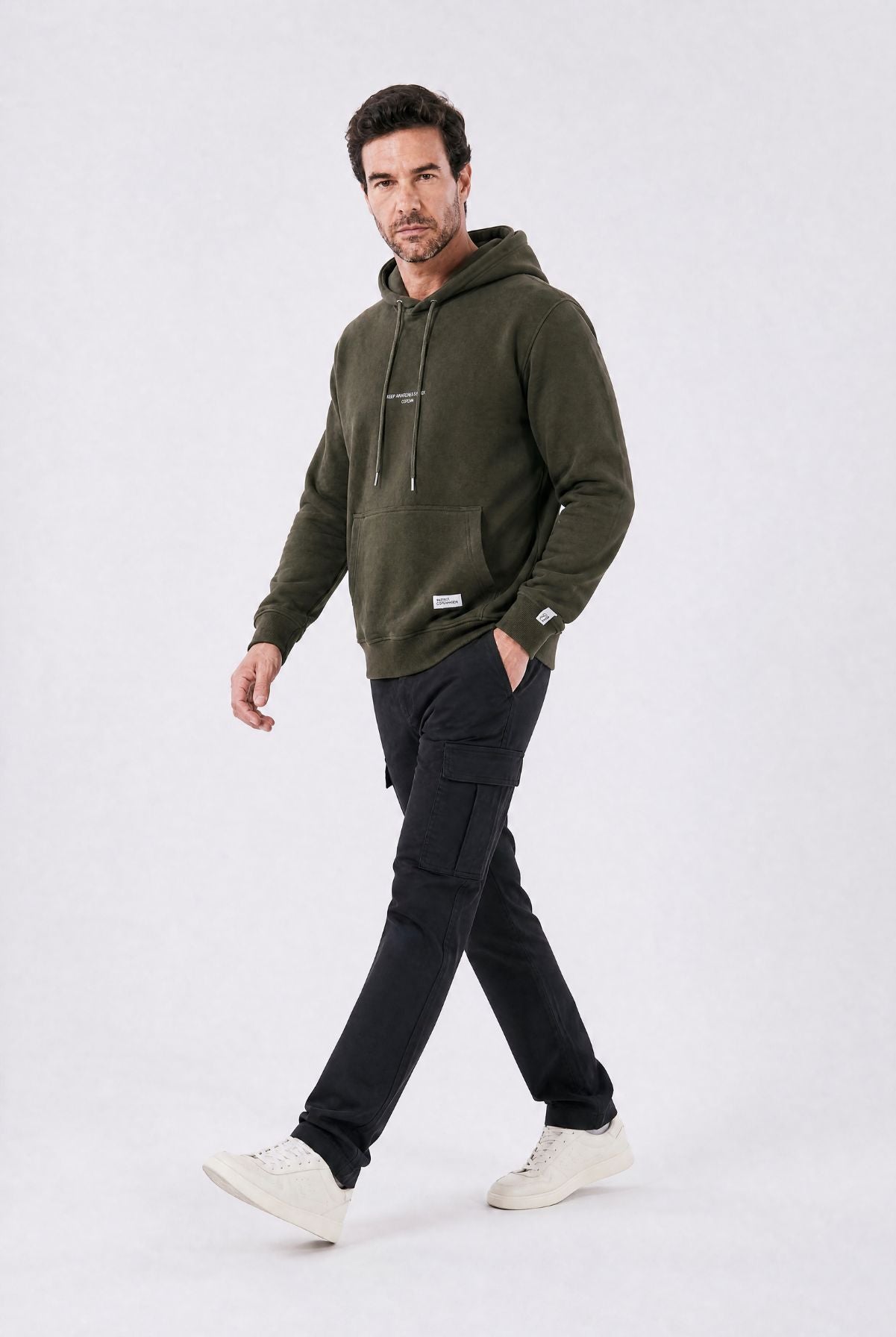 Moletom Masculino Oversized com Capuz e Bolso Canguru